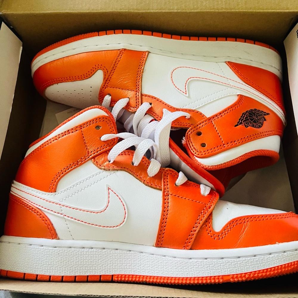 Air Jordan mid